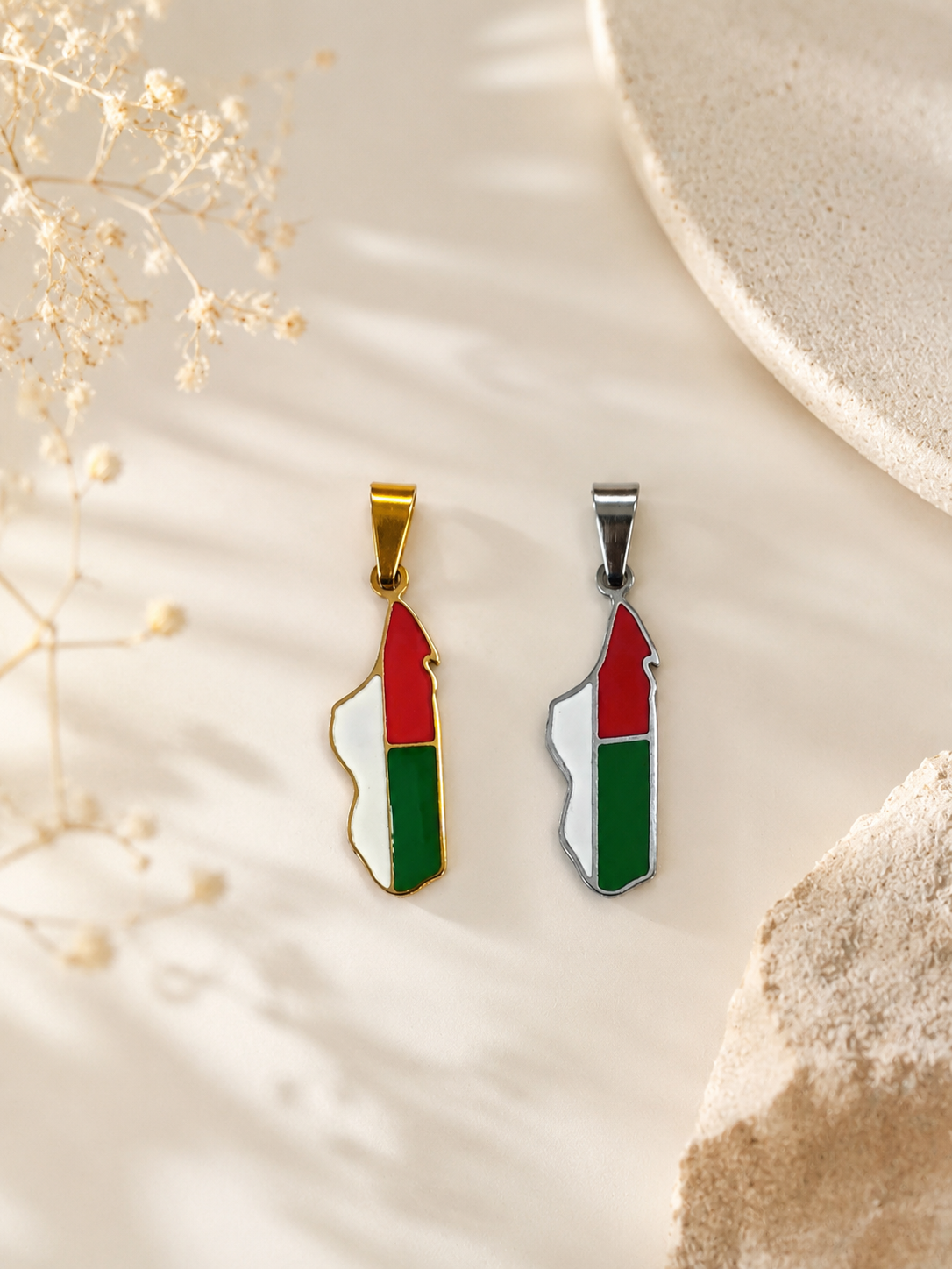 PENDENTIFS DE MADAGASCAR AVEC COULEURS