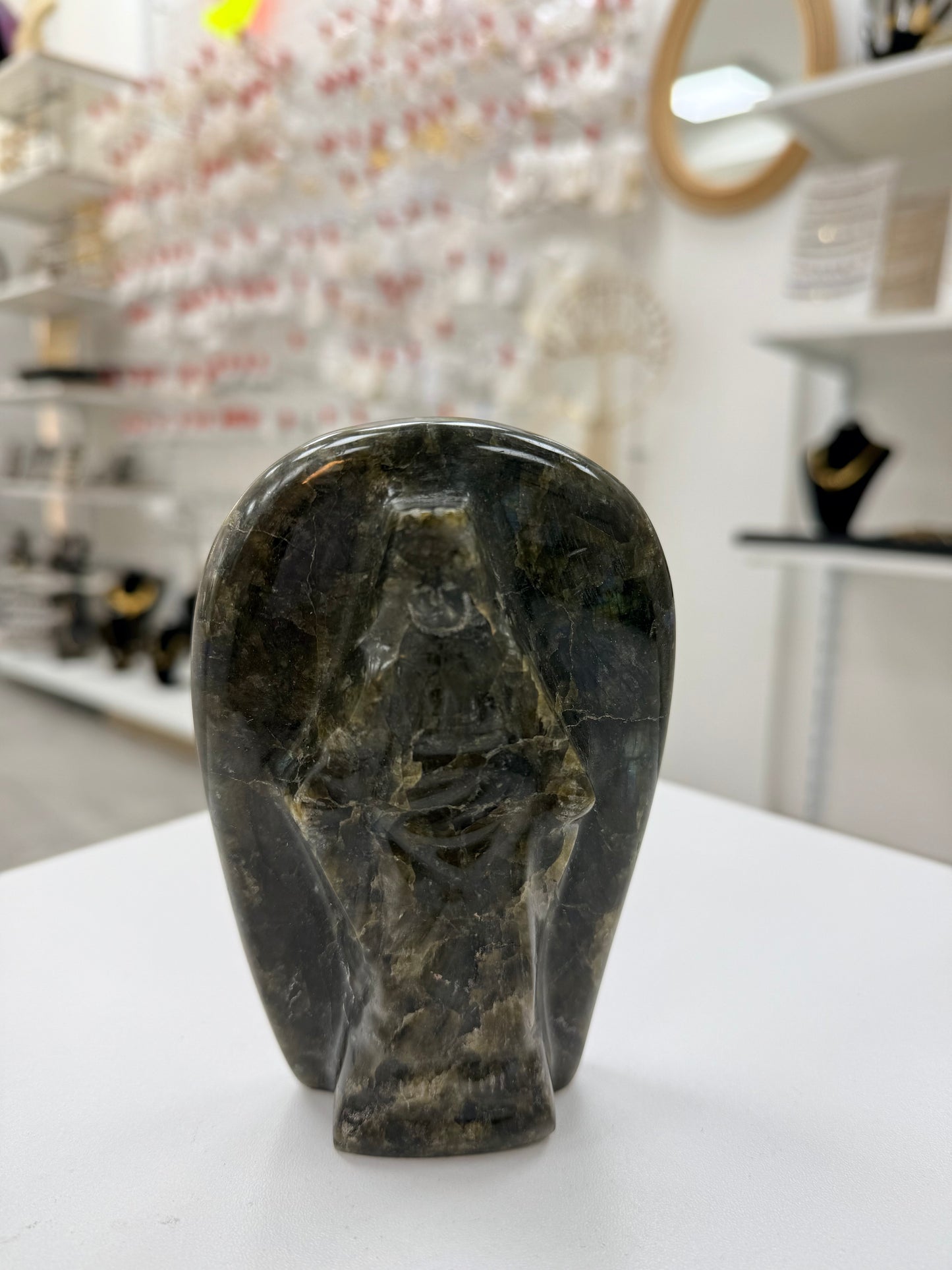 VIERGE NOIRE EN LABRADORITE