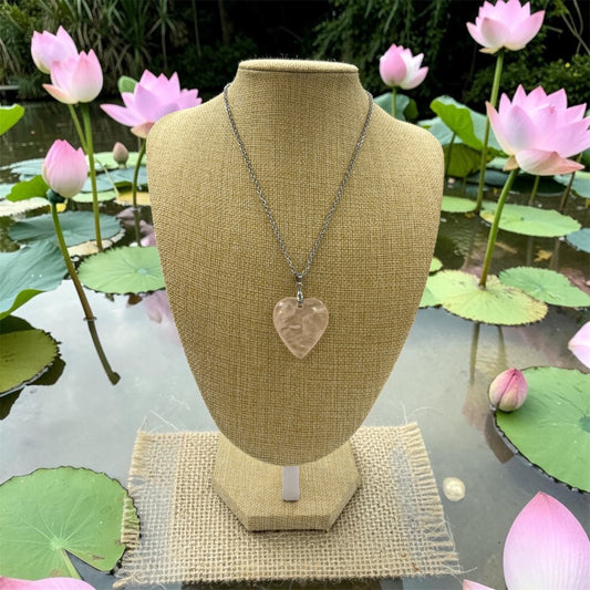 COLLIER AVEC PENDENTIF COEUR QUARTZ ROSE