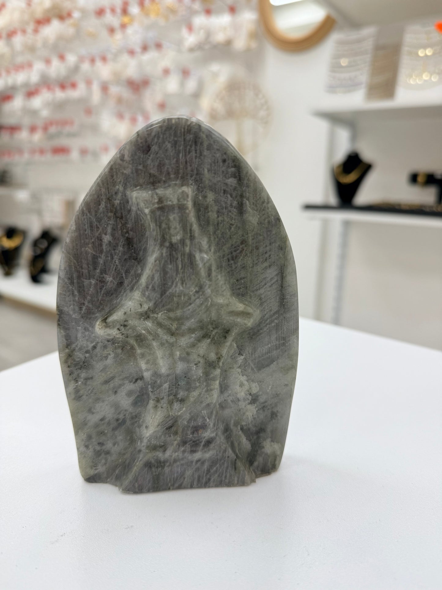 VIERGE NOIRE EN LABRADORITE