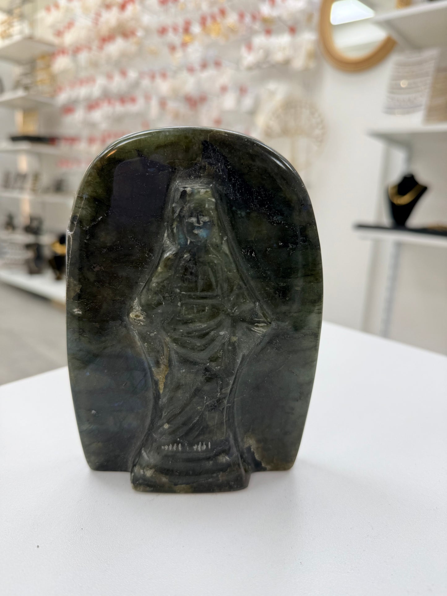 VIERGE NOIRE EN LABRADORITE